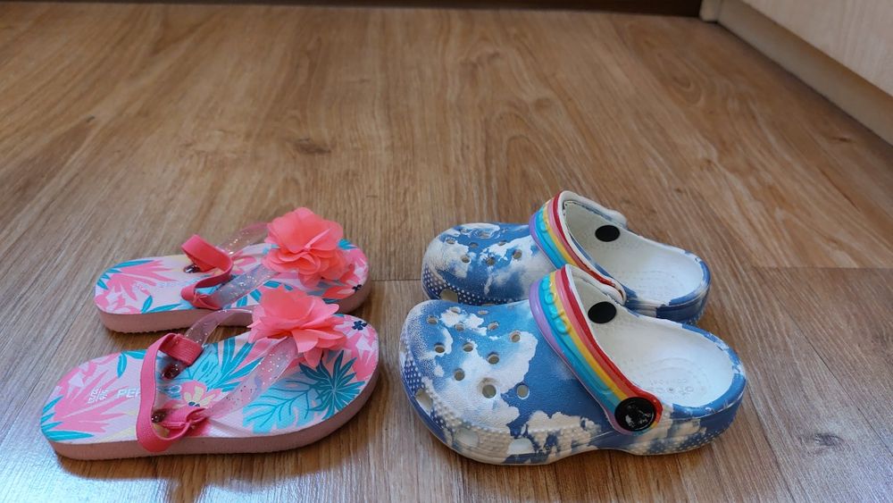 Новая Летняя обувь для девочки,сандалики босоножки 22/23 размер
усті