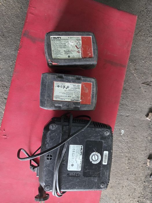 Ładowarka plus 2 uszkodzone baterie  Hilti
