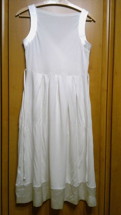 Sukienka dekolt serek biała kremowa długa ramiączka M 38 L 40 satynowa