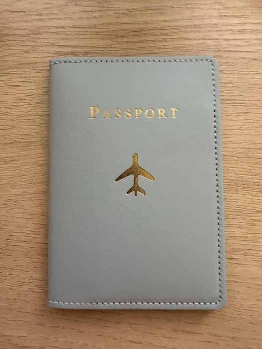 Niebieskie etui na paszport