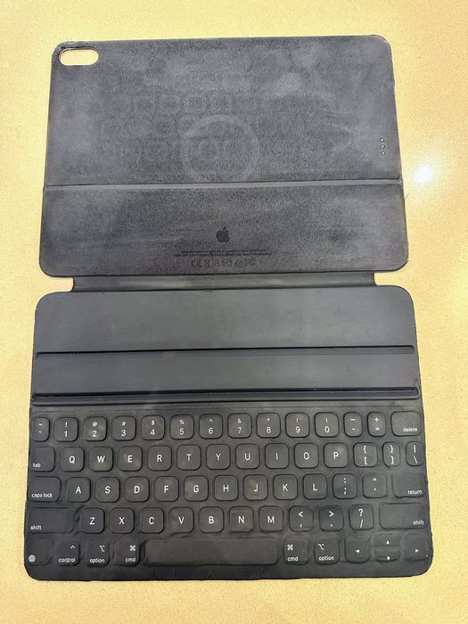 Capa com teclado Apple Magic Keyboard iPad Pro 11