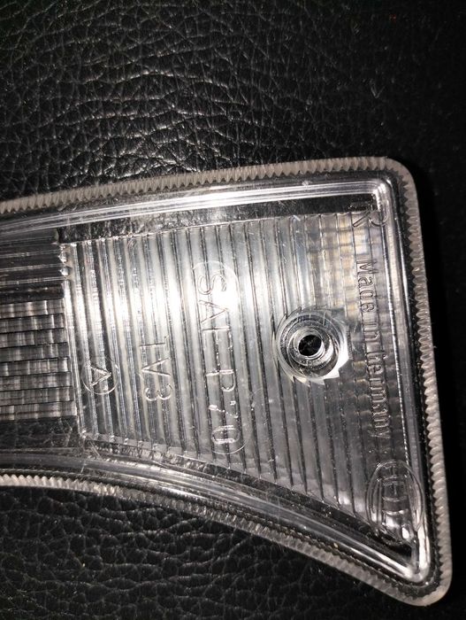 Vendo vidro de farol direito Volvo P144