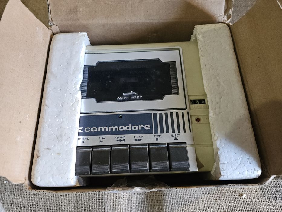 Commodor 64 com caixa