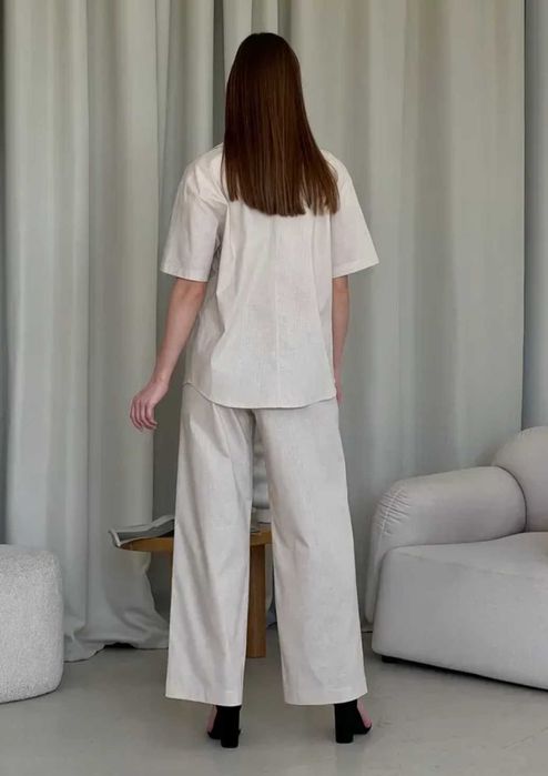 Новий льняний костюм з брюками палаццо та сорочкою