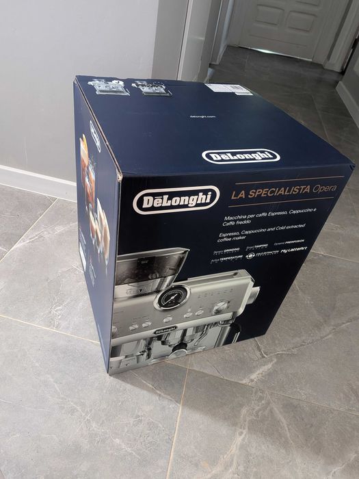 Ekspres do kawy DeLonghi EC9555.M nowy, nieużywany.