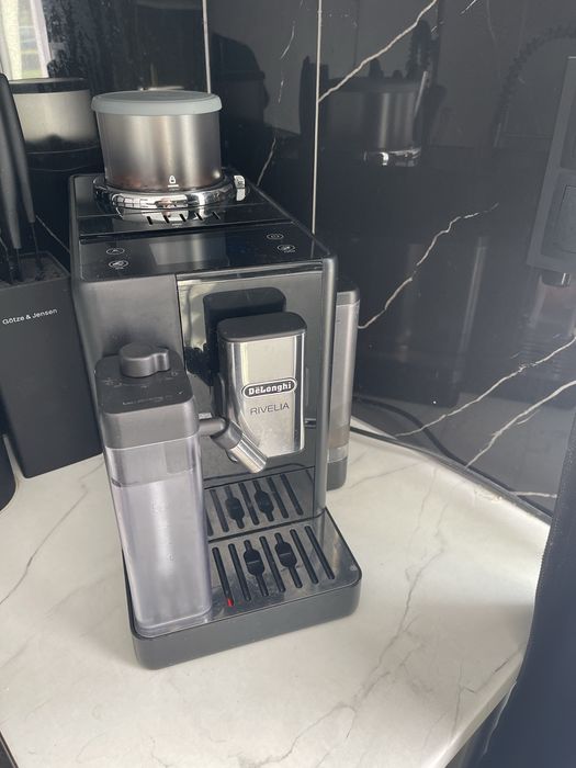 Ekspres DeLonghi Rivelia