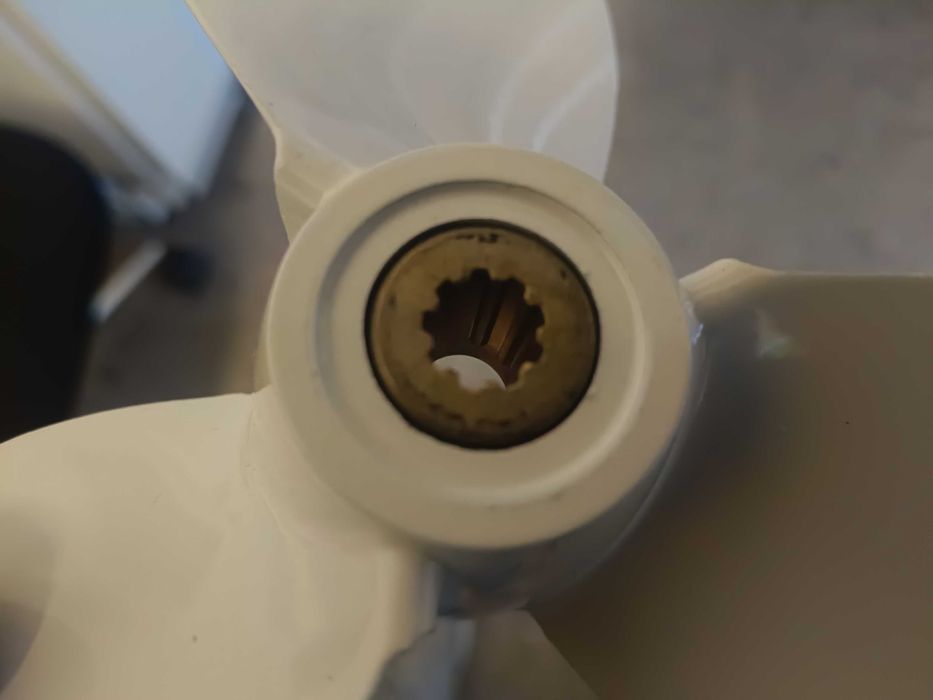 śruba silnika zaburtowego Yamaha 4-5HP