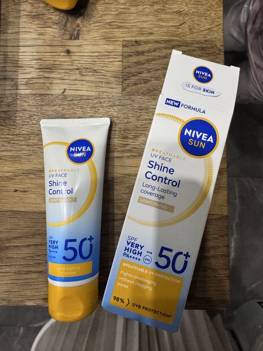 Nivea Sun Shine Control matujący krem jasny odcień SPF 50 40 ml