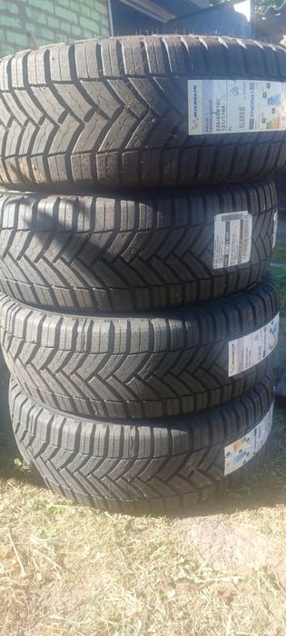 Michelin Agilis CrossClimate 235/65 R16 121/119R — всесезонні шини