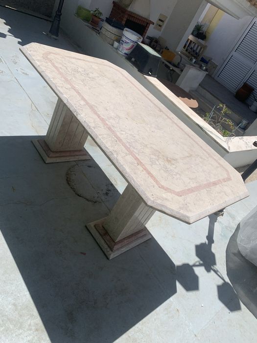 Mesa em Marmore em excelente estado!