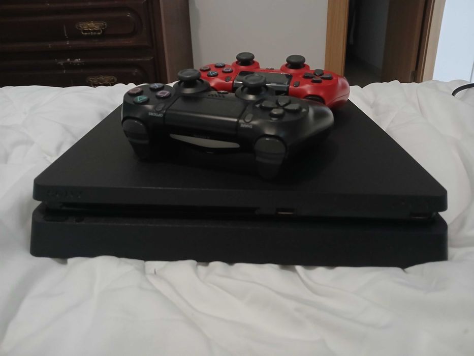Playstaion 4 slim 1tb com dois controles com jogo spider man exclusivo com DLCS/MISSÕES EXTRAS inclusas
