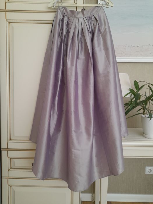 100% silk, з біркою, M/S нова, довга пишна на корпоратив свято