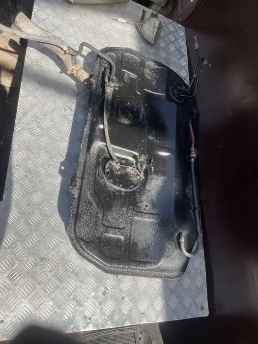 Сузуки свифт 98 год suzuki swift бак бензобак в сборе с насосом