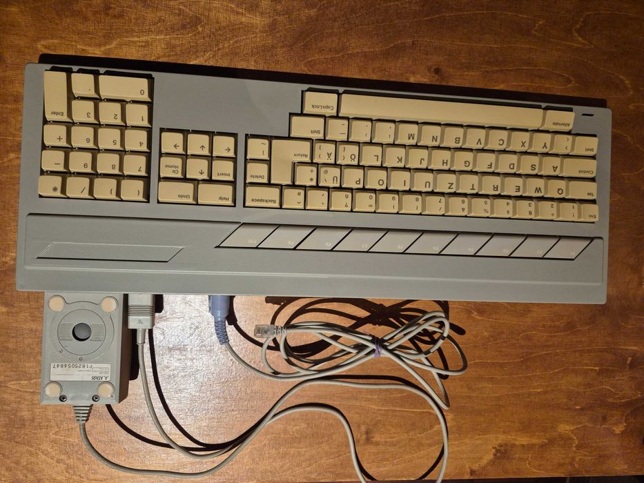ATARI Mega 1  ST / komplet komputer, dysk , klawiatura, myszka i monit