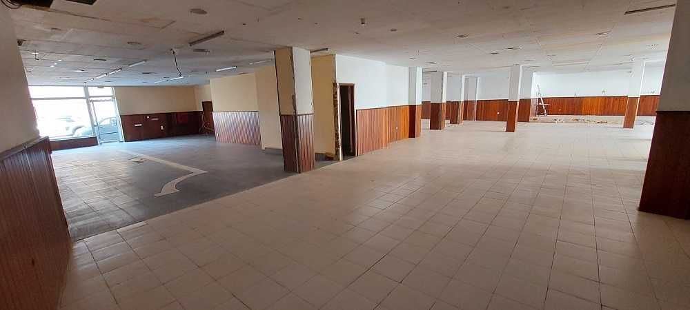 Loja   com rendimento anual de  16.320€