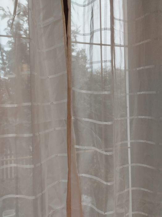 4 wąskie, kremowe firanki