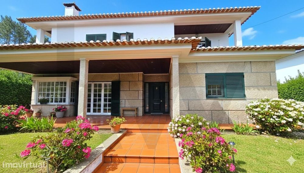 Arrendamento Andar de  Moradia T3,  com Jardim e Garagem Box, Próximo