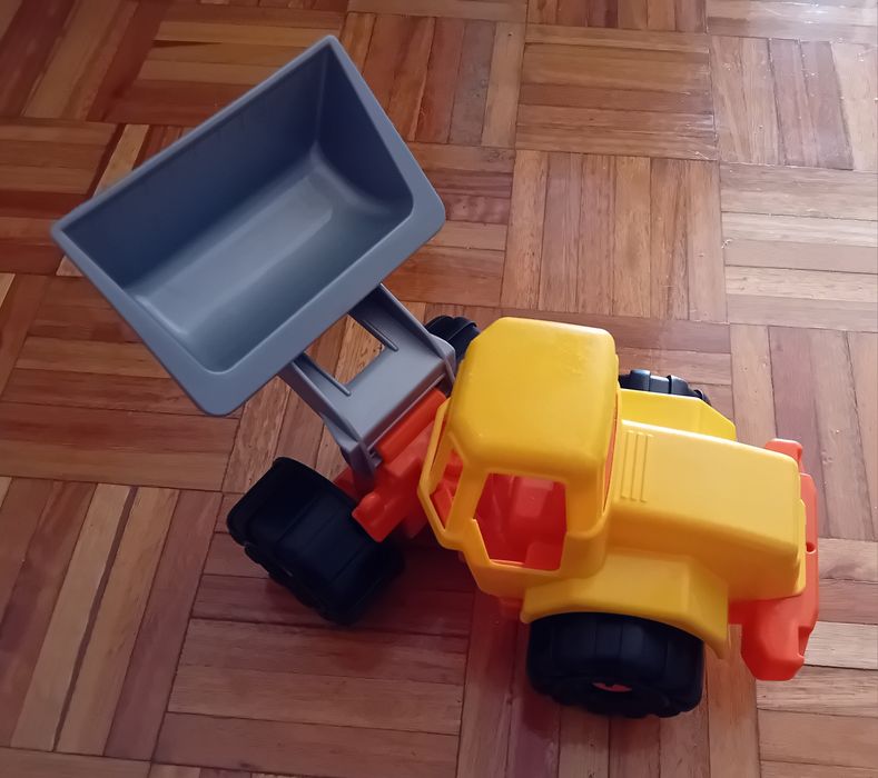 Trator semi-novo praia