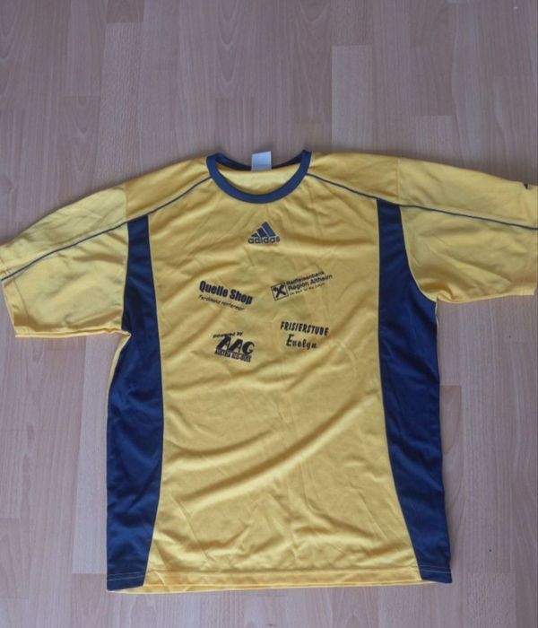 Спортивна футболка від adidas розмір s