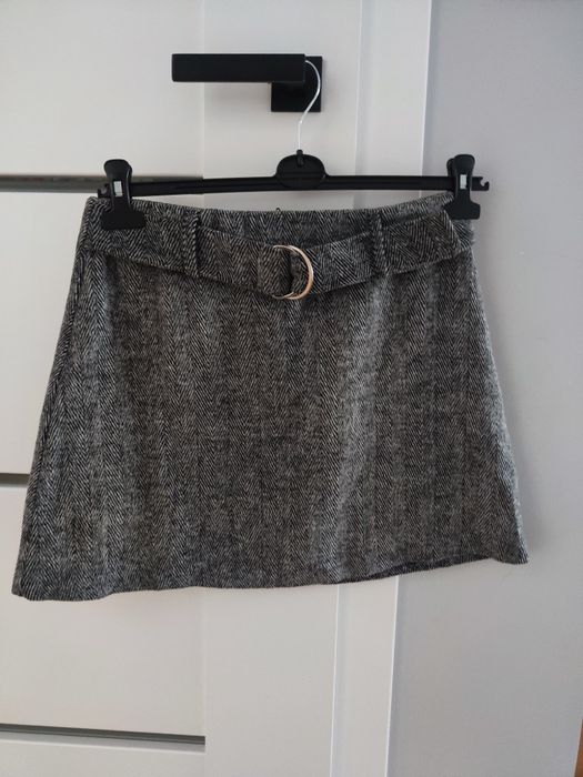 Spódnica mini z paskiem