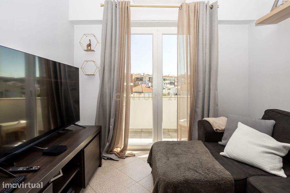 Apartamento T2 com Varanda Cruz de Pau, Amora - Seixal -
