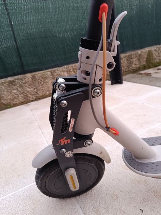 Xiaomi Mi Electric Scooter 3 com amortecedor
Amortecedor 
Pastilhas tr