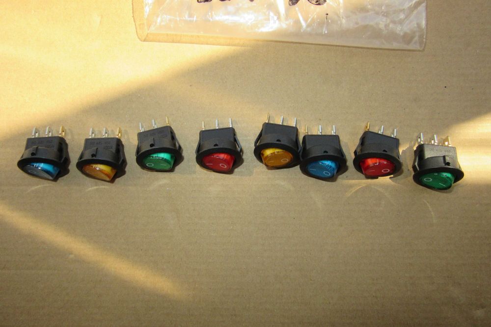 8 Interruptores com iluminação 12V *** NOVOS ***
