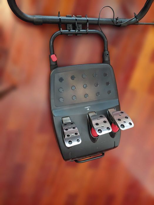 Logitech G27 + Playseat Challenge