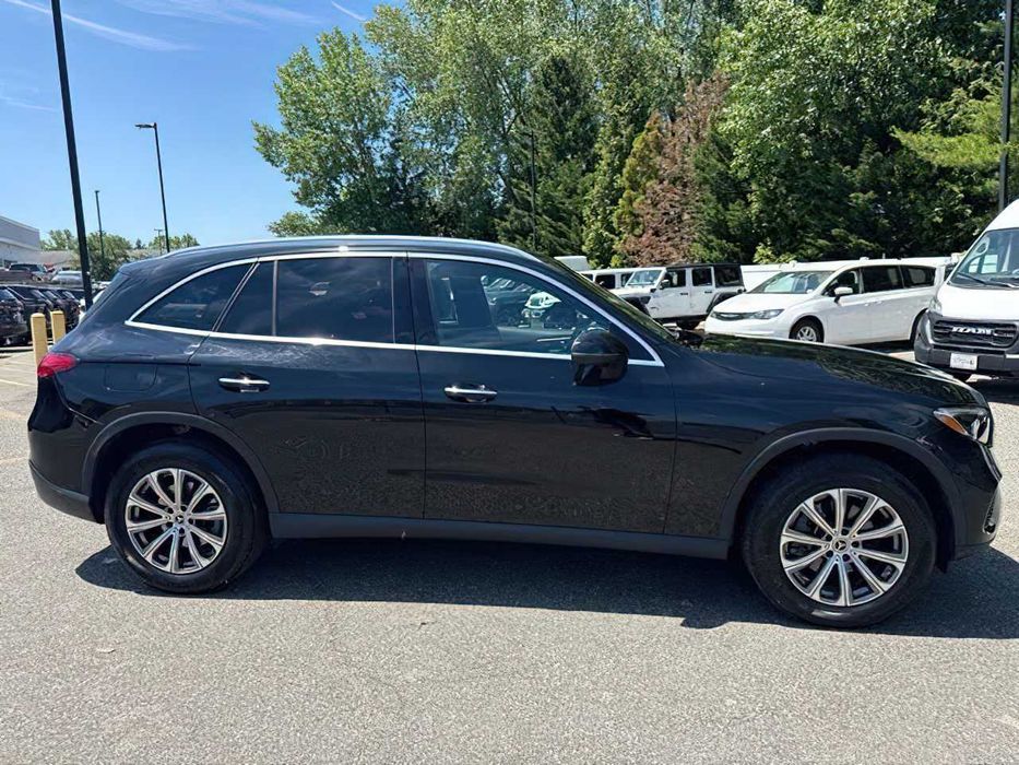 Mercedes-Benz GLC 300      2024