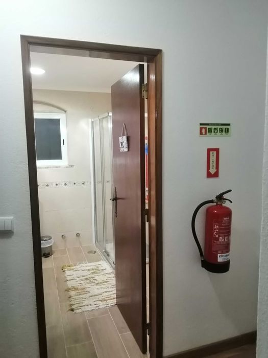 Quarto equipado e amplo