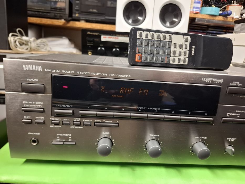 Amplituner Yamaha RX-V390RDS pilot
