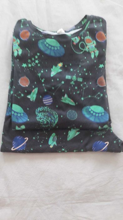 Pijama brilha no escuro