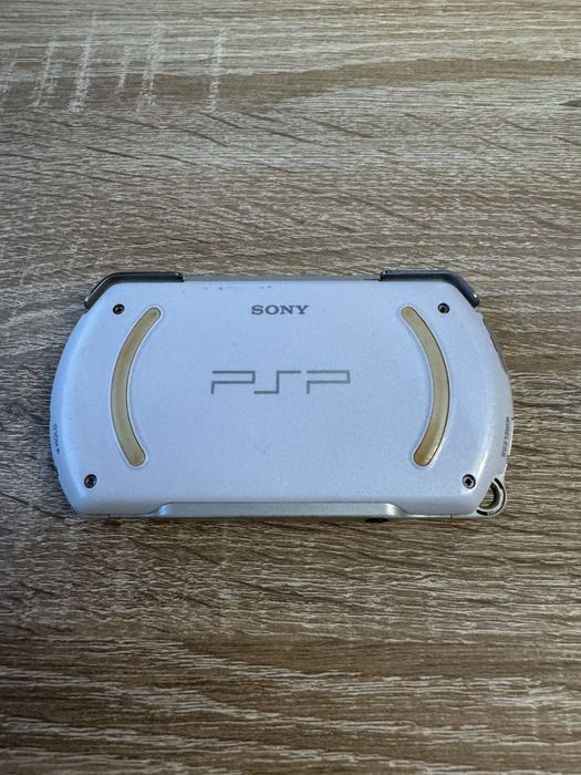 PSP GO  desbloqueada com +100 jogos