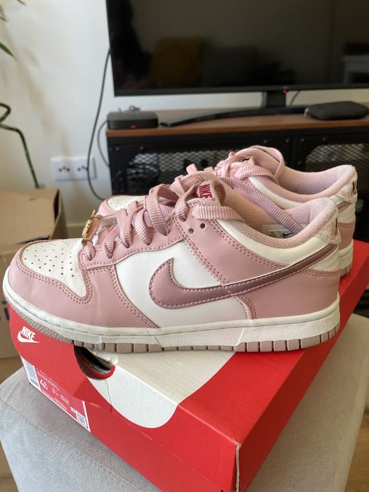 Ténis Nike Dunk Low GS 36,5 rosa e branco na CAIXA