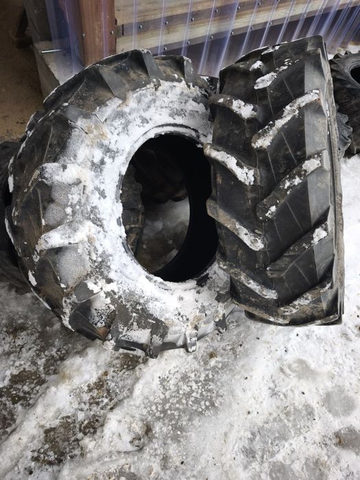 Para opony wzmocnione TRELLEBORG TM600 320/85R20 12.4 R20 PIRELLI