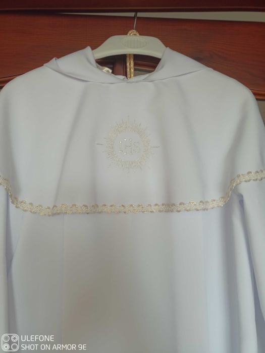 Alba komunijna chłopięca z kapturem