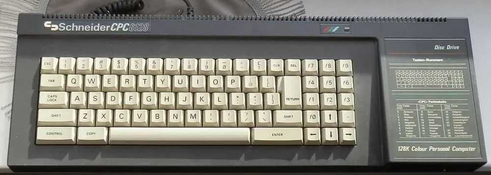 Amstrad Schneider CPC 6128 z monitorem kolorowym