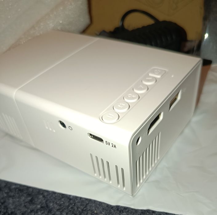Projektor marki AOC NOWY!