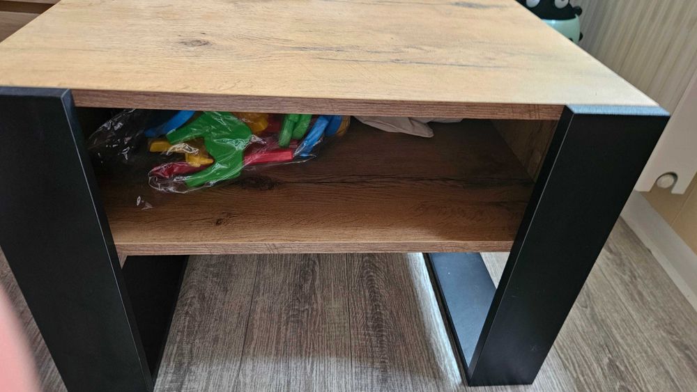 Stylowy drewniany stolik kawowy - jak nowy!