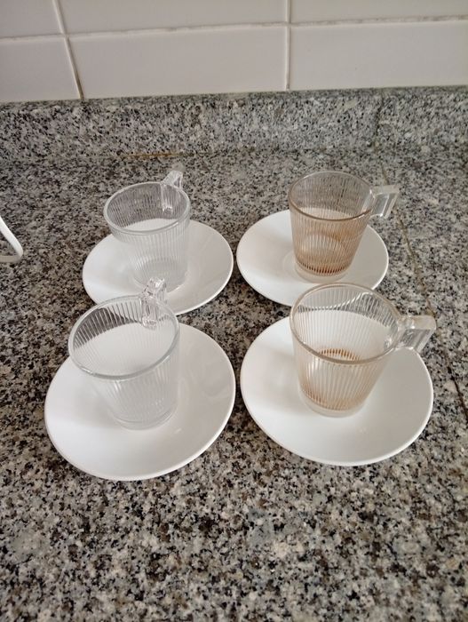 Conjunto 4 chávenas e pires de café