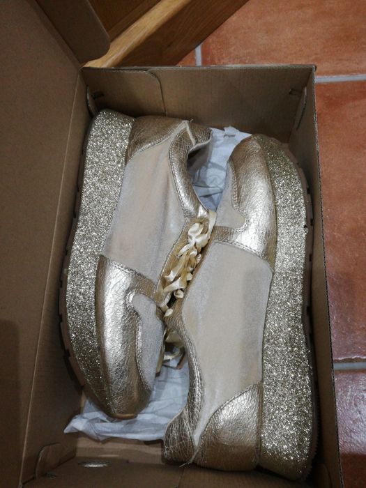 Sapatilhas seminovas