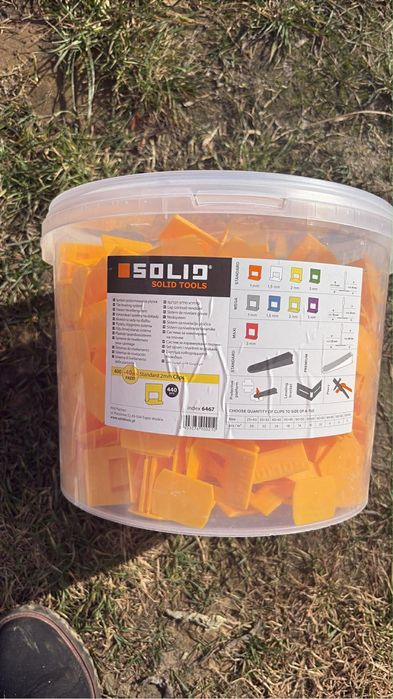 System poziomowania plytek