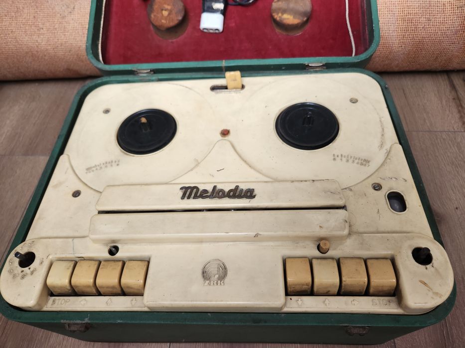 Magnetofon szpulowy Melodia PRL