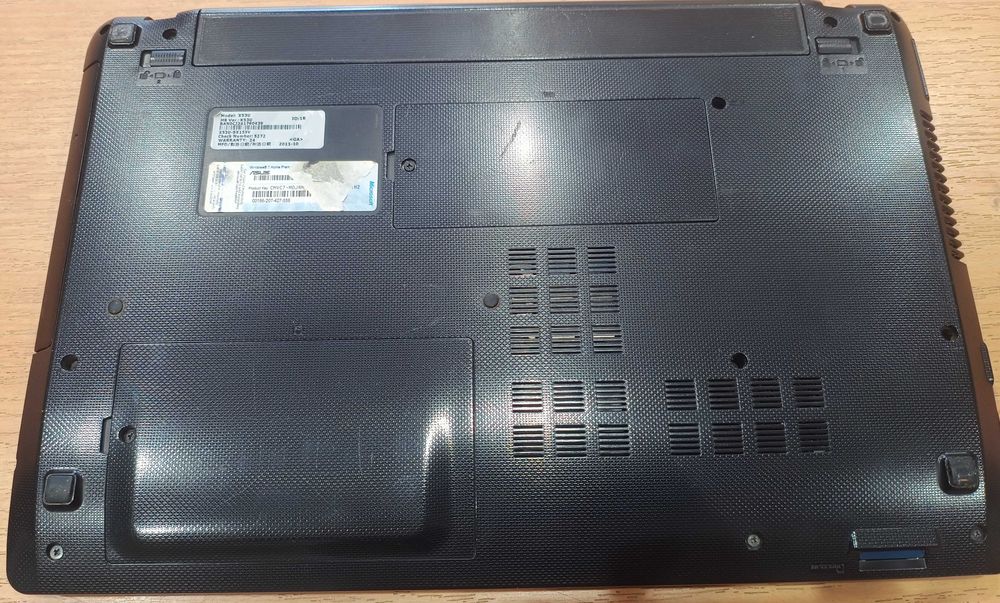 Laptop Asus X53U AMD E-450/4GB/250 GB HDD/ Radeon HD 6320/