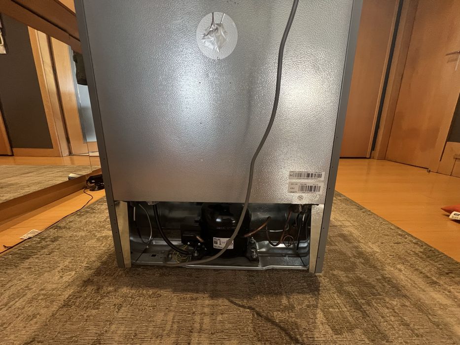 Arca vertical Candy CCTUS542XH com avaria