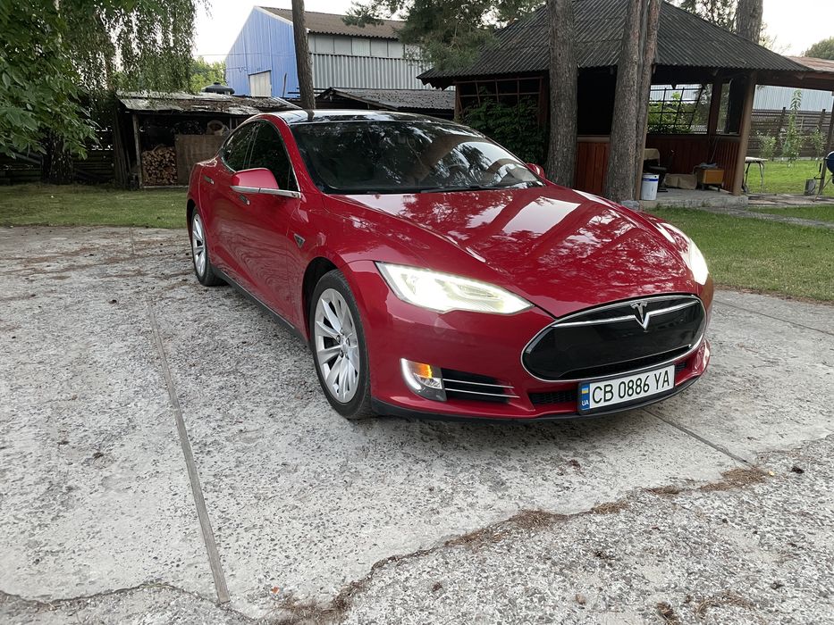 Tesla model S p85 performance