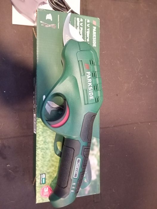 Tesoura de poda a bateria 4v Parkside