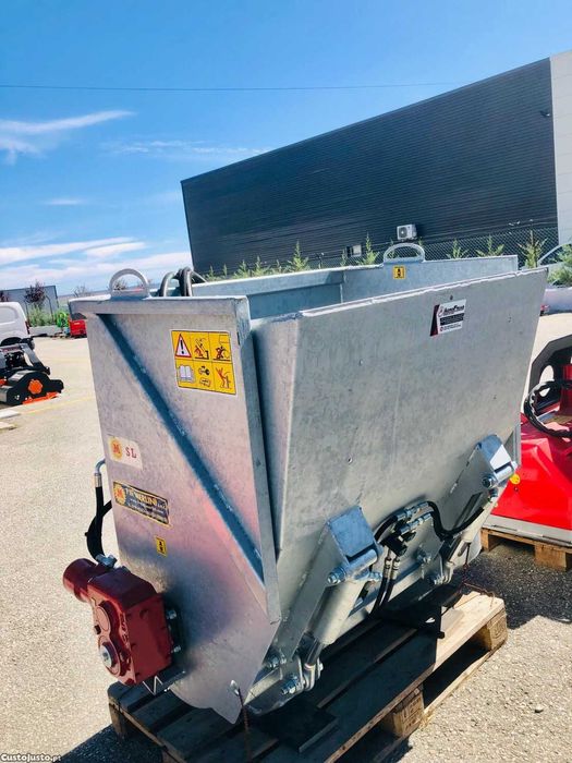 Espalhador de Matéria Orgânica Autocarregante F.lli Merlini