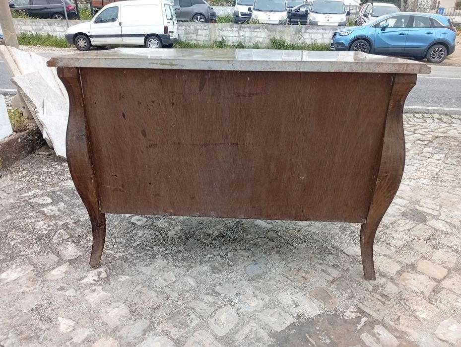 Cómoda em Pau Santo e Sequoia Vermelha
