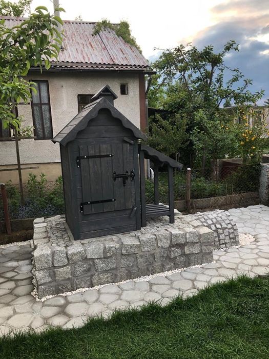 Wędzarnia ogrodowa drewniana.